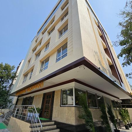 Hotel Golden Nest Thane Exteriör bild