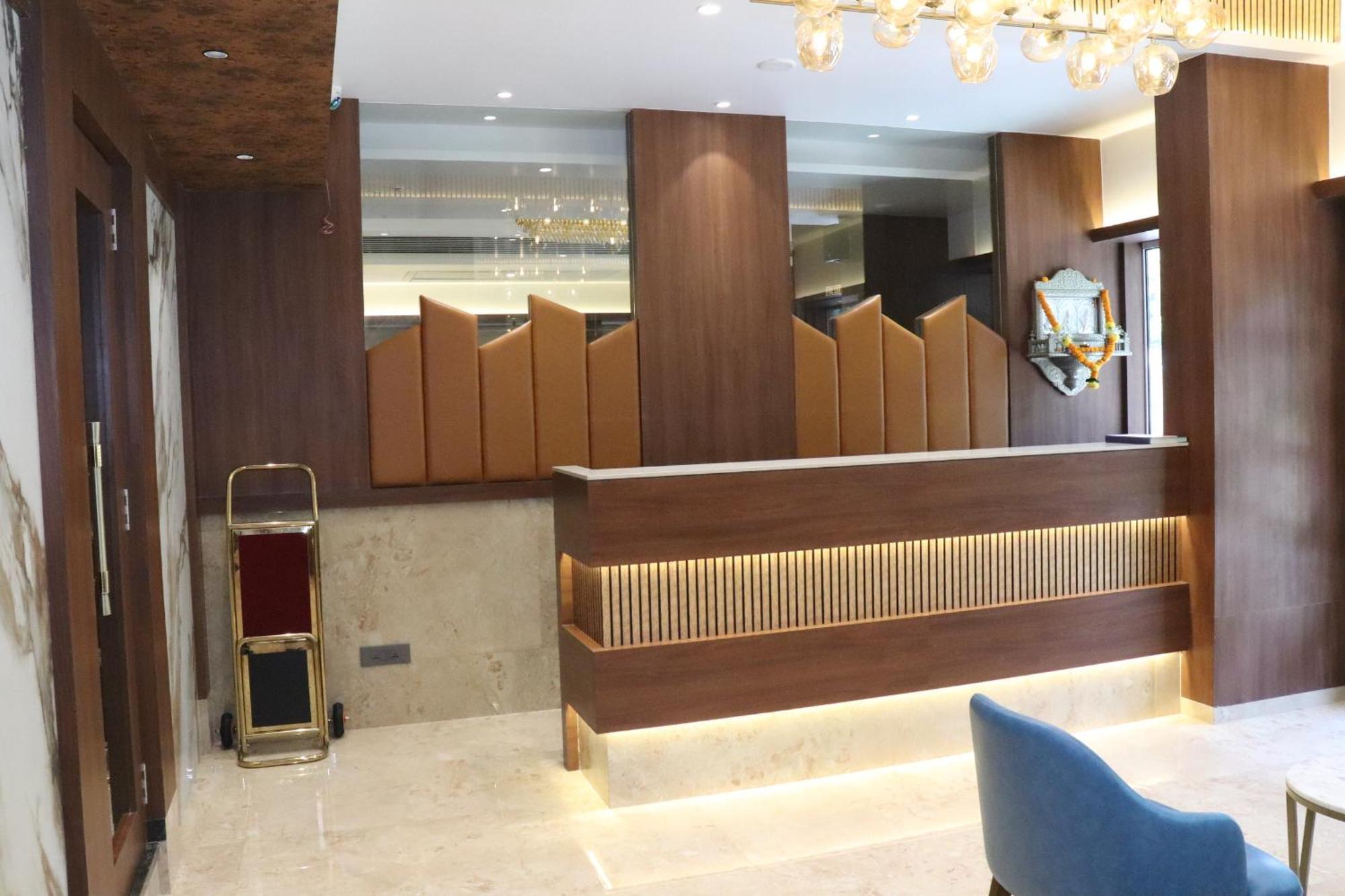 Hotel Golden Nest Thane Exteriör bild