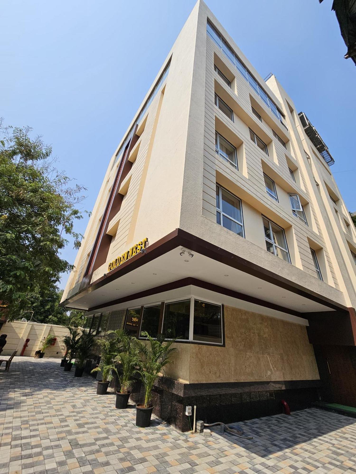 Hotel Golden Nest Thane Exteriör bild